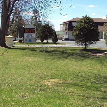 Twin Peaks Motel Napanee Exteriér fotografie