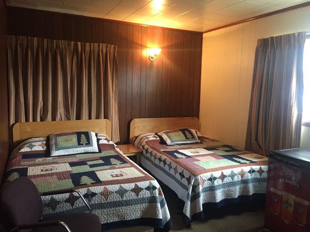 Twin Peaks Motel Napanee Exteriér fotografie