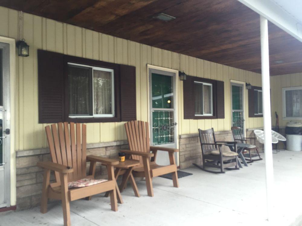 Twin Peaks Motel Napanee Exteriér fotografie