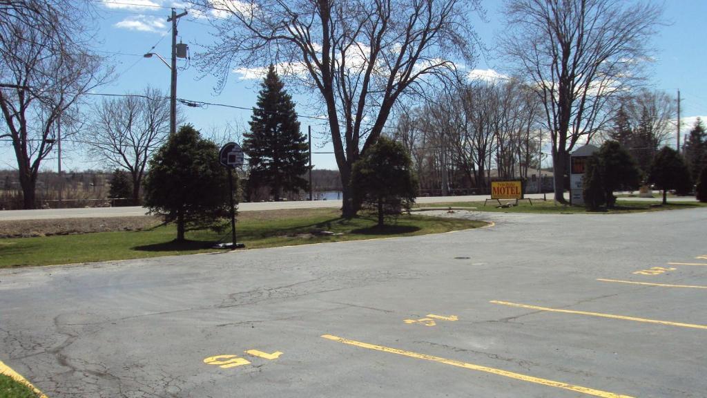 Twin Peaks Motel Napanee Exteriér fotografie