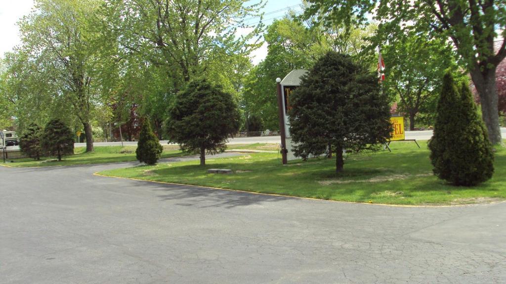 Twin Peaks Motel Napanee Exteriér fotografie
